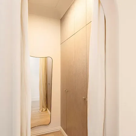 Readhostprofile&scan! Luxury 3-bedroom Retreat With Terrace * Rom
