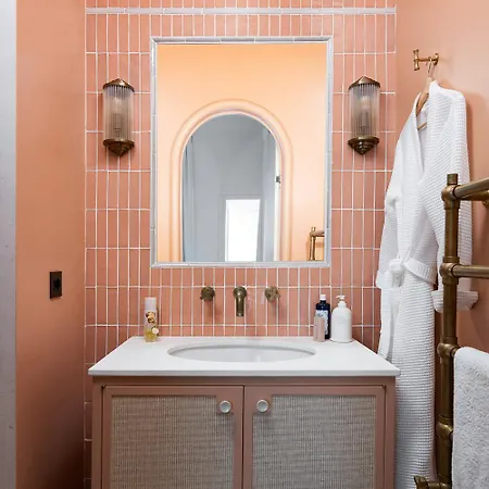 Readhostprofile&scan! Luxury 3-bedroom Retreat With Terrace Lejlighed