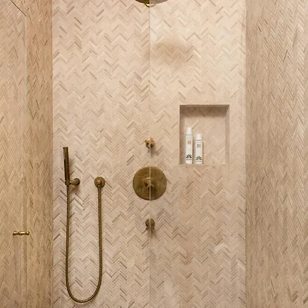 Readhostprofile&scan! Luxury 3-bedroom Retreat With Terrace Appartement *